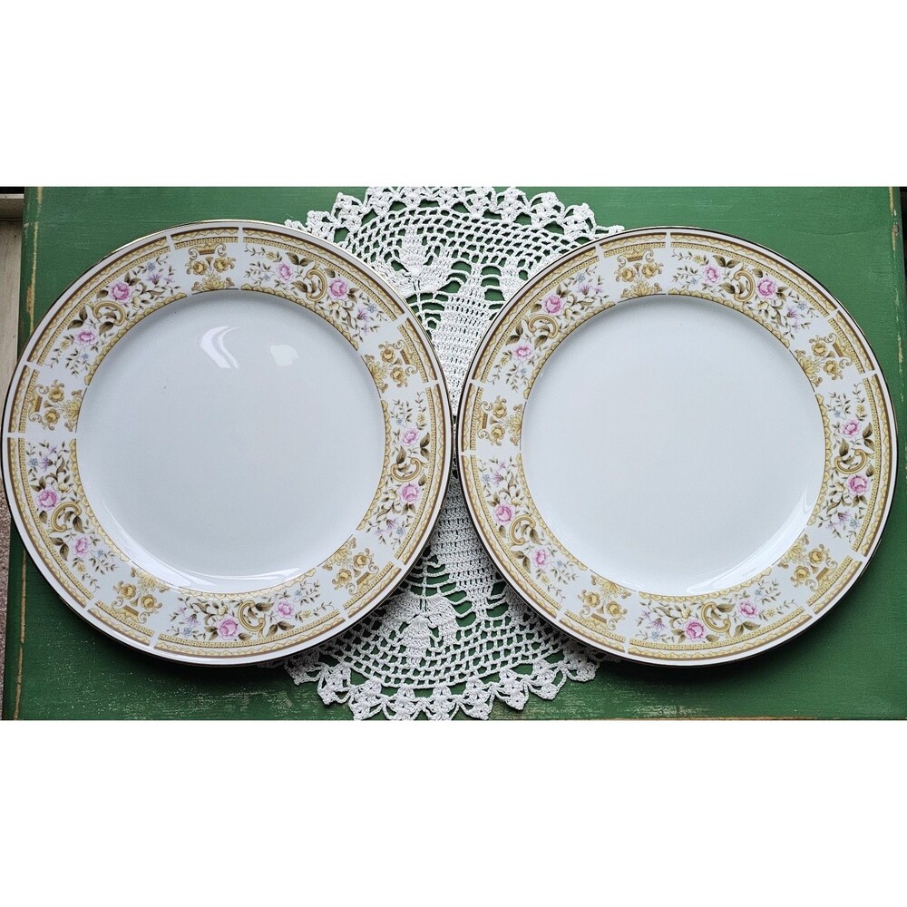 Pair Of Vintage Wallace Heritage "Daphne" Porcelain Dinner Plates
